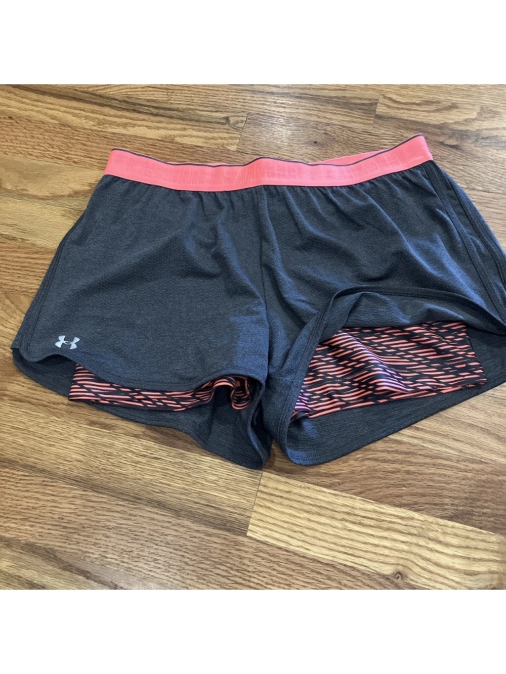 Under Armour Women's Active Shorts Bundle Gray.  Poly/Nylon Sz M EUC - Picture 7 of 10
